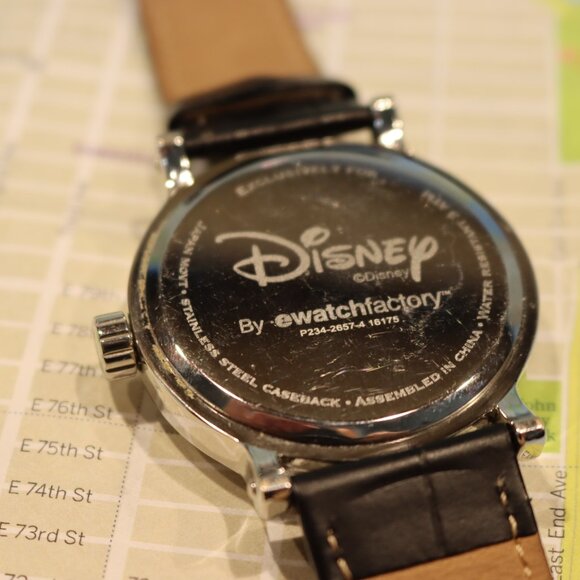 Disney Men's Mickey Mouse Watch - Picture 5 of 6